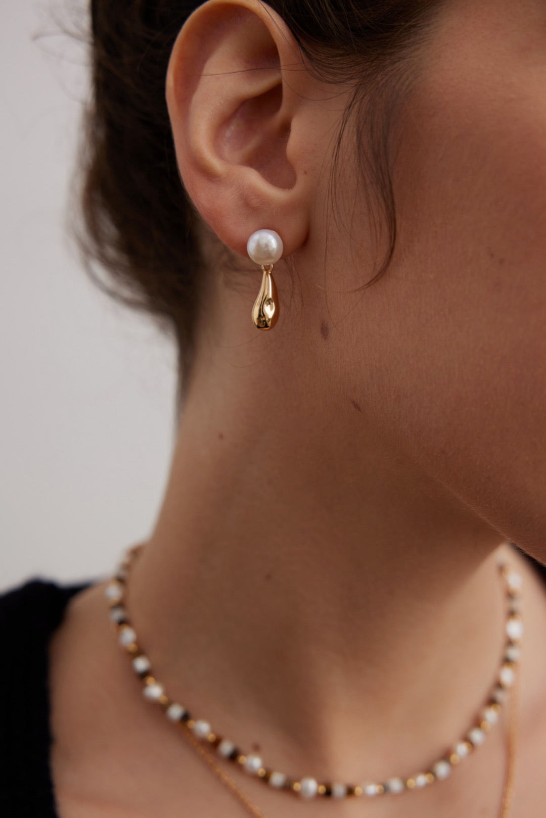 Isabella's Classic Pearl Earrings