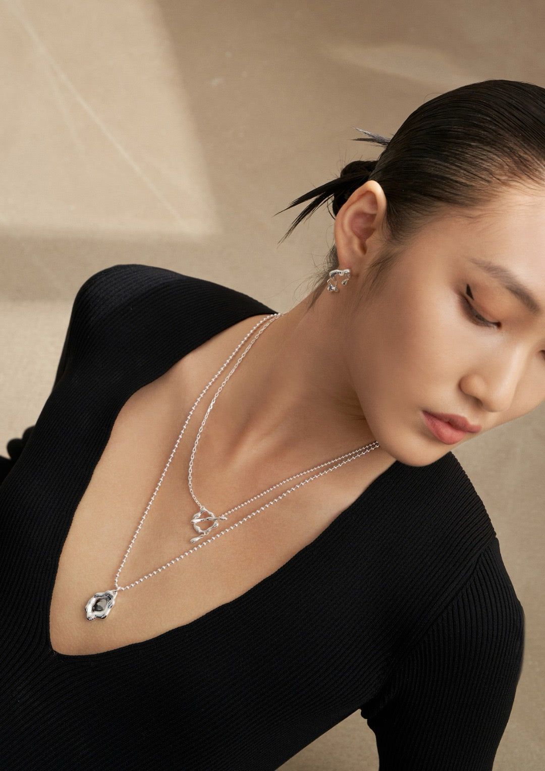 Elegant Clasp Necklace