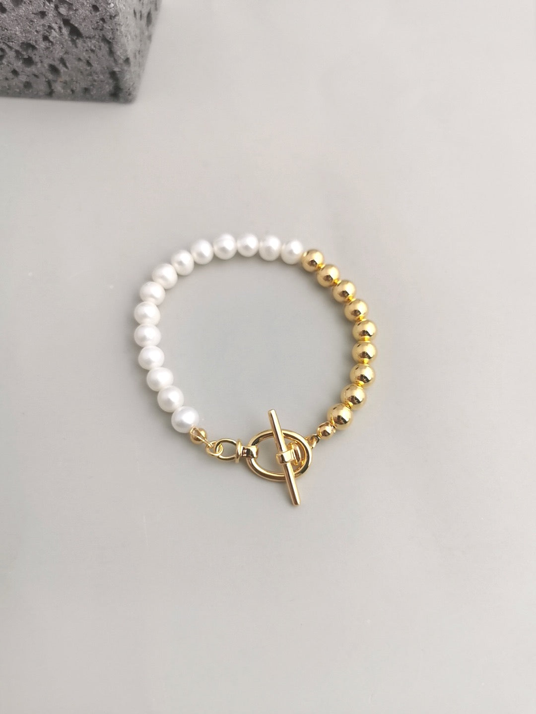 Gilded Elegance Pearl Bracelet