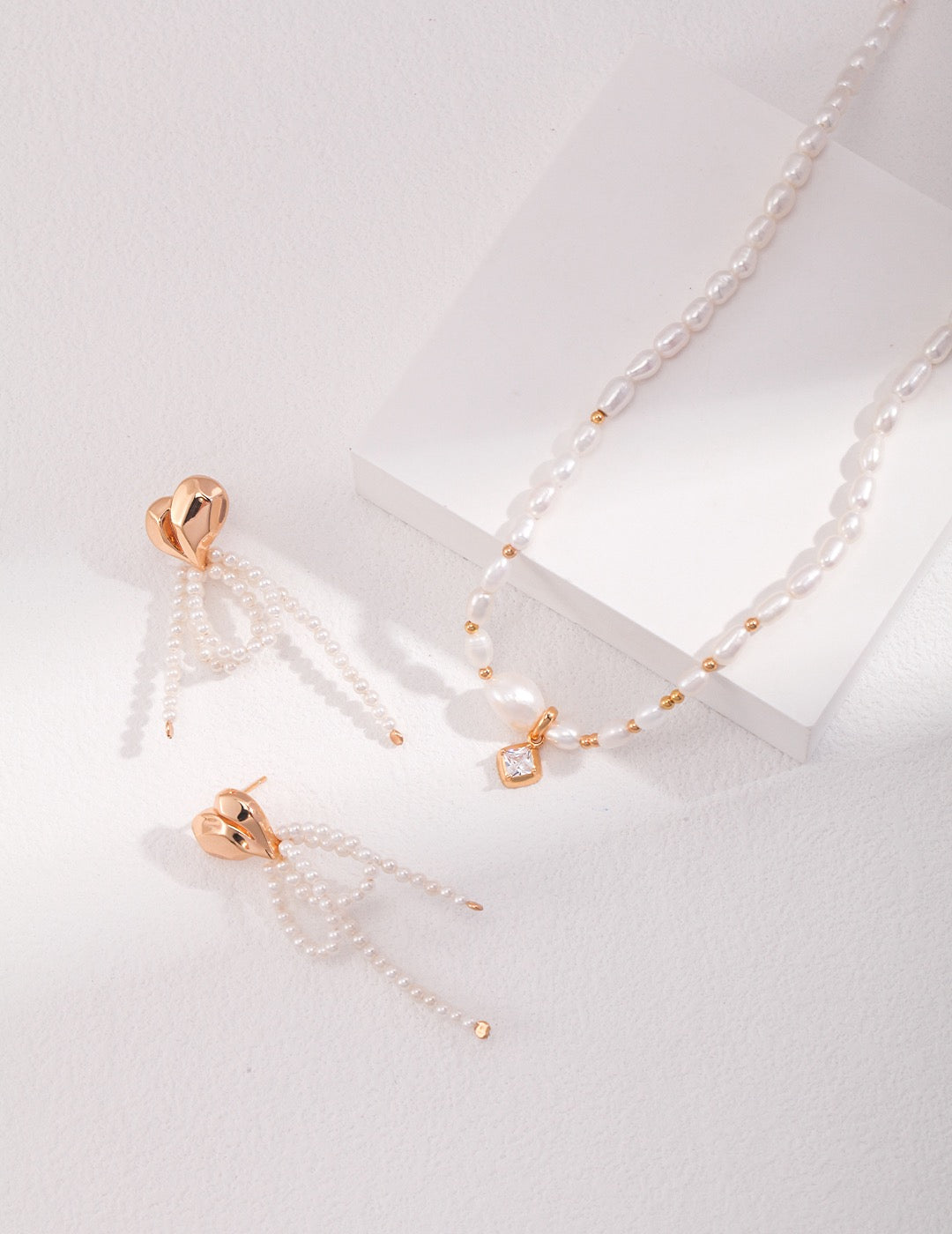 Bella Vintage Pearl Earrings